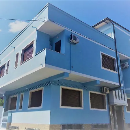 Blue Palace Landro アパート *